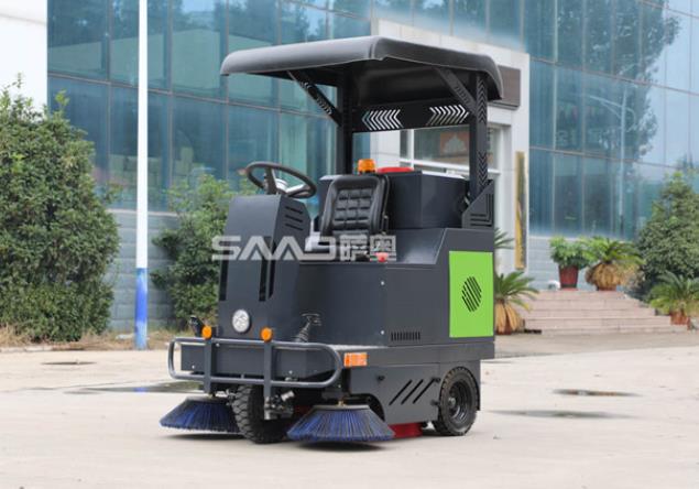 電動掃地車尼龍刷采用高密度，不放走一絲灰塵