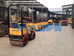 座駕壓路機(jī)、灌縫機(jī)等多種機(jī)器出口尼日爾