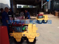 一批小型壓路機正在包裝，即將發(fā)出！