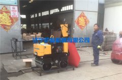 【周末回放】發(fā)貨區(qū)小型壓路機(jī)精彩亮相！
