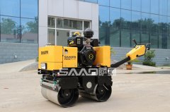 當(dāng)小型壓路機(jī)打滑時(shí)應(yīng)該怎么辦？